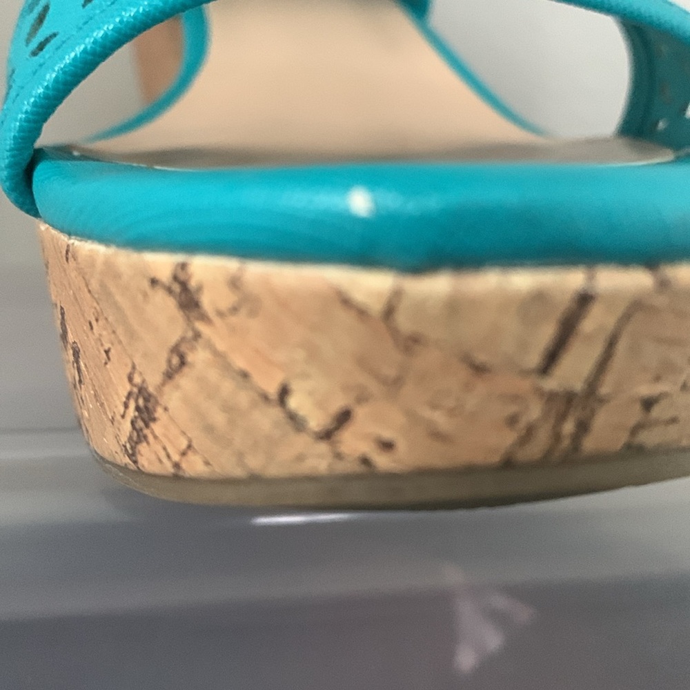 Liz Claiborne platform wedge sandal 8.5” - Picture 9 of 10